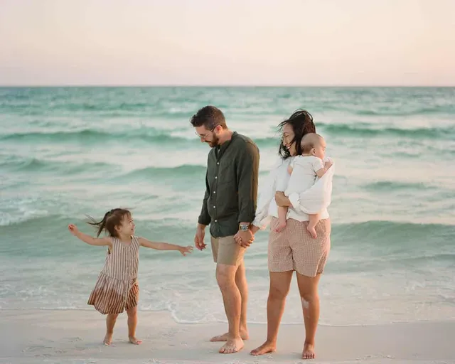 Outdoor family portrait on the Gulf Coast by Flamingo Photographers (13)