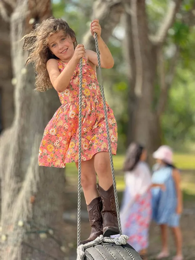 Outdoor family portrait on the Gulf Coast by Flamingo Photographers (28)