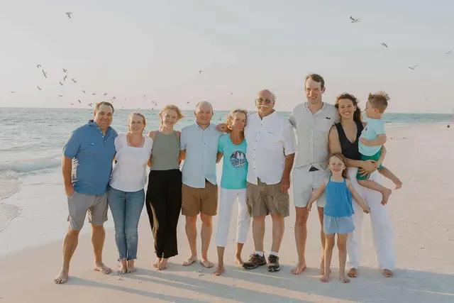 Outdoor family portrait on the Gulf Coast by Flamingo Photographers (4)