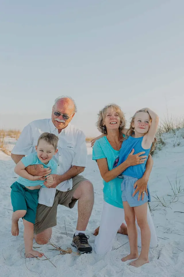 Outdoor family portrait on the Gulf Coast by Flamingo Photographers (27)